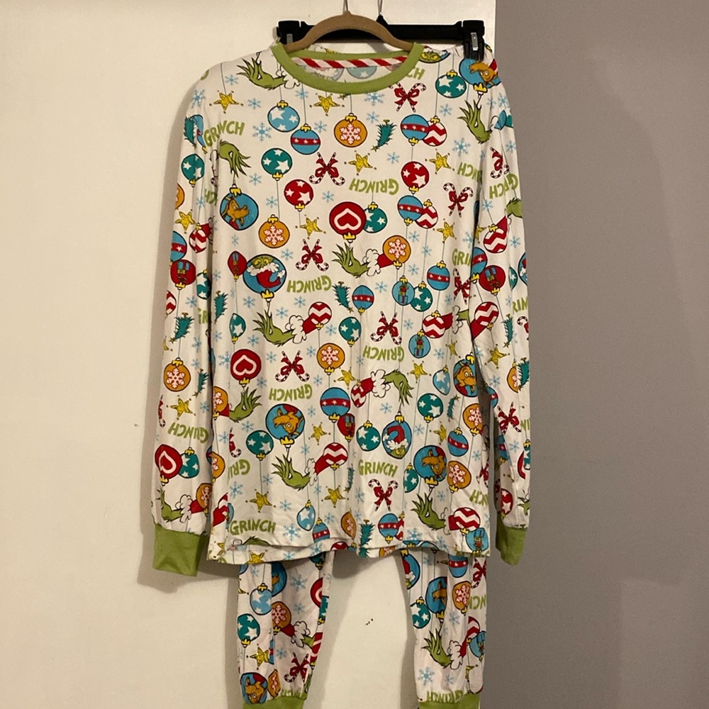 Dr Suess Enterprises The Grinch Pajama Set